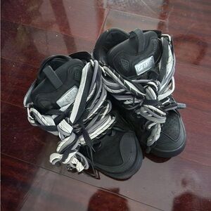 boyfriend wore them twice doesn't wear anymore just trying to get rid of them